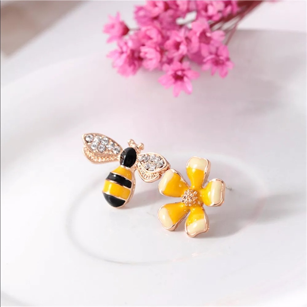 New Crystal Flower Bee  Earrings Studs - Picture 4 of 8